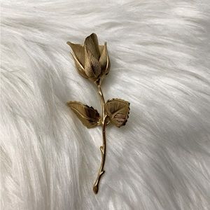 Vintage Giovanni Gold Tone Christmas Rose Pin Vintage (1966)